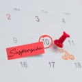 Imagen de un calendario con un pin marcando un día de suspensión de servicio